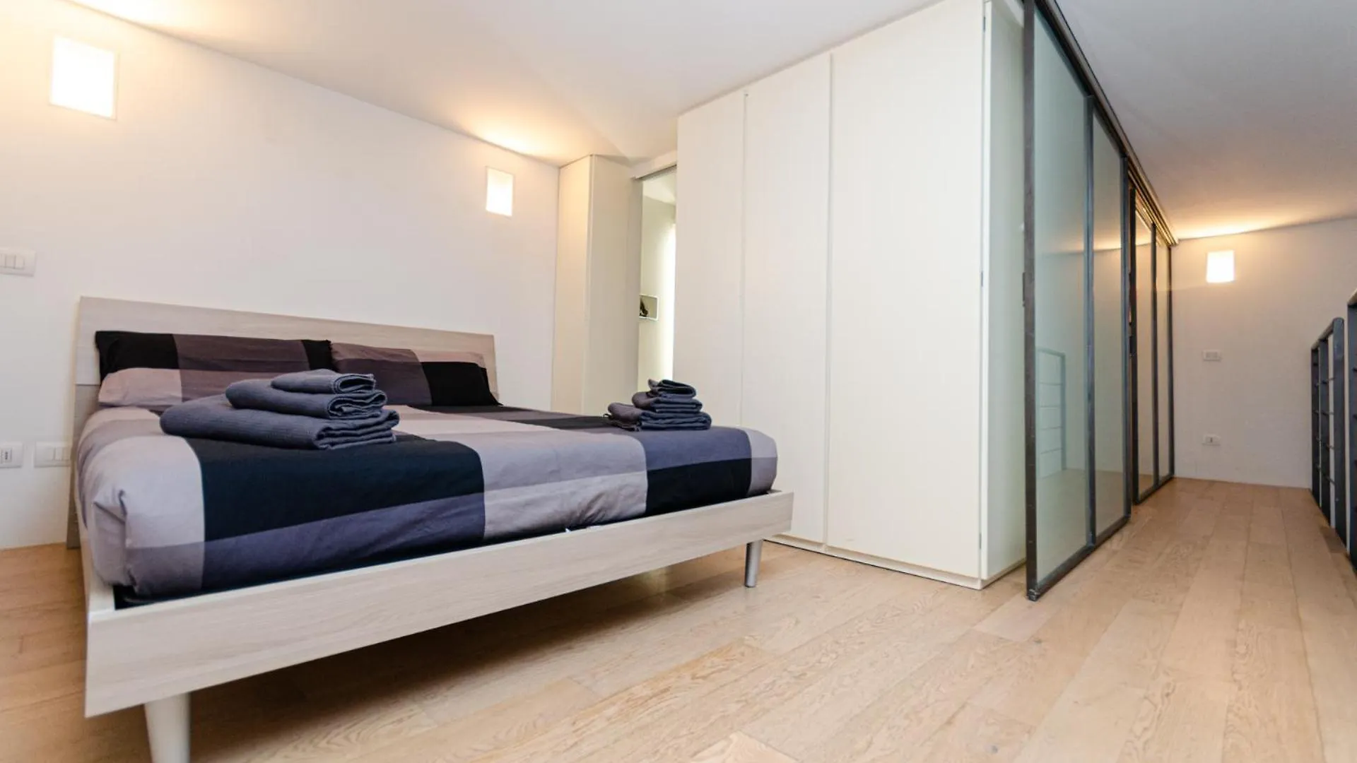 Vivimihome Loft Su Due Livelli Con Terrazzo Milano Italia