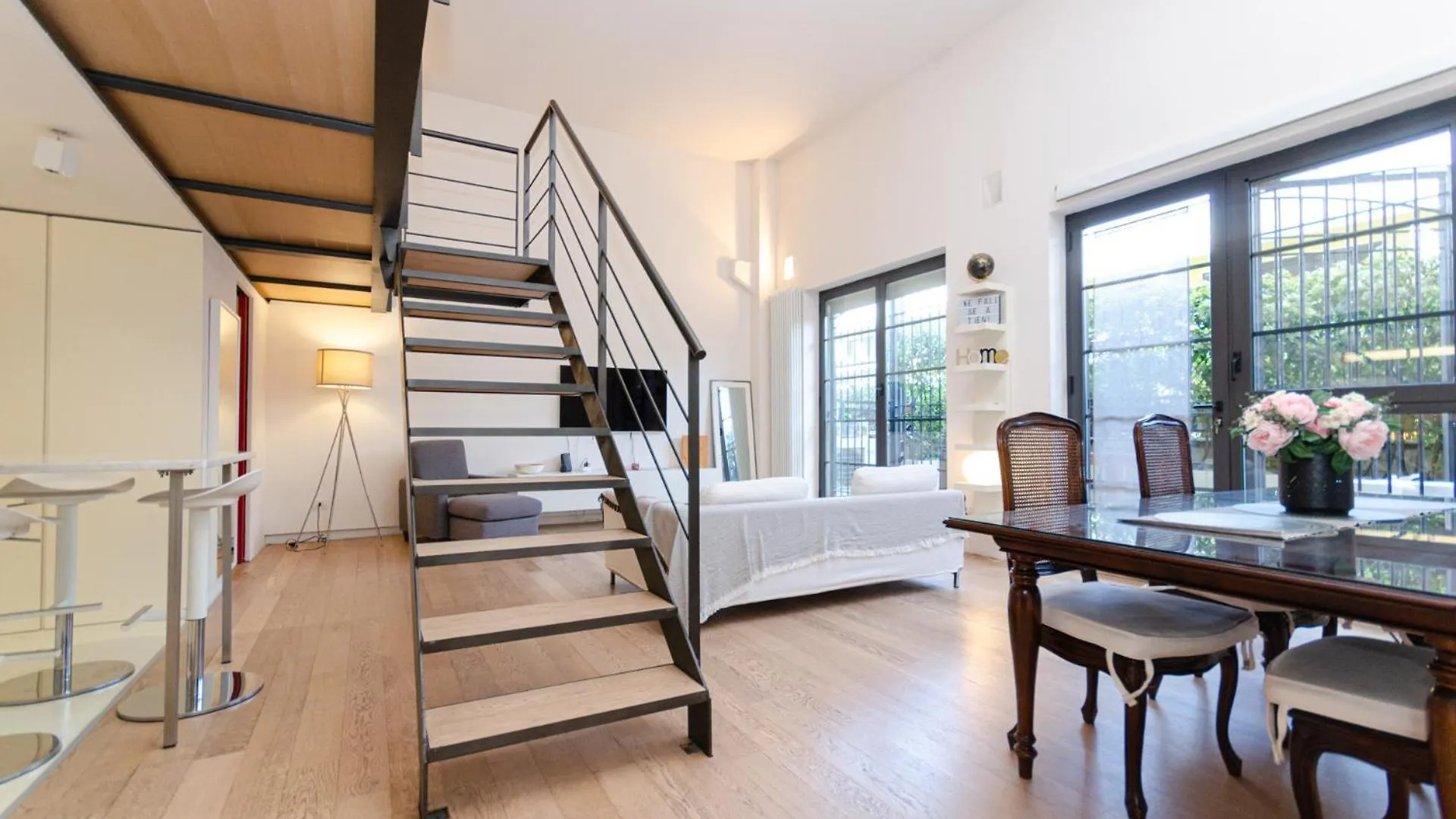 Апартаменты Vivimihome Loft Su Due Livelli Con Terrazzo Милан