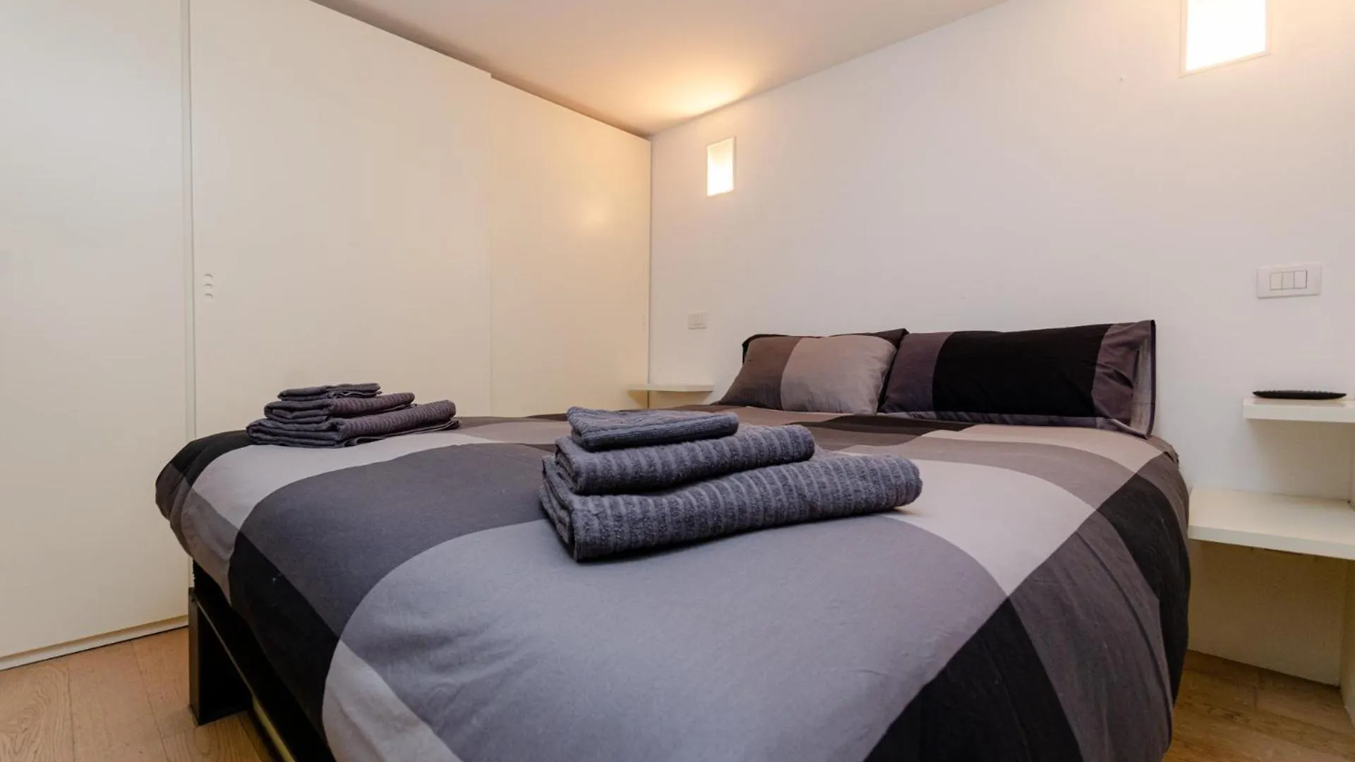 Vivimihome Loft Su Due Livelli Con Terrazzo Милан Италия